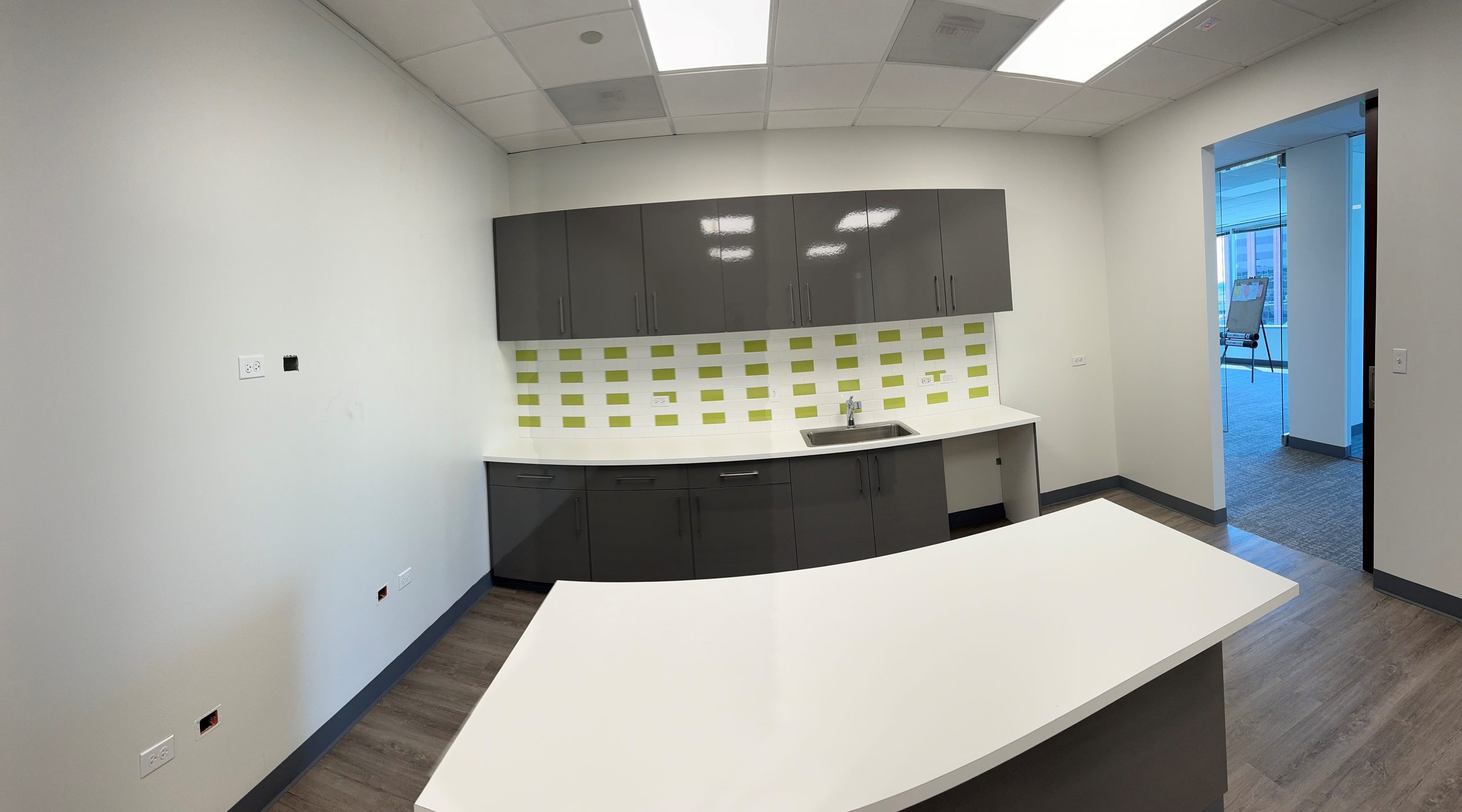 A&B Builders, a leading tenant finish contractor based in Denver, Colorado, successfully completed a high-end interior build-out for a new tenant at 501 South Cherry Street